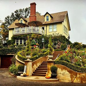 The Inn On Knowles Hill Bed & Breakfast Hotel